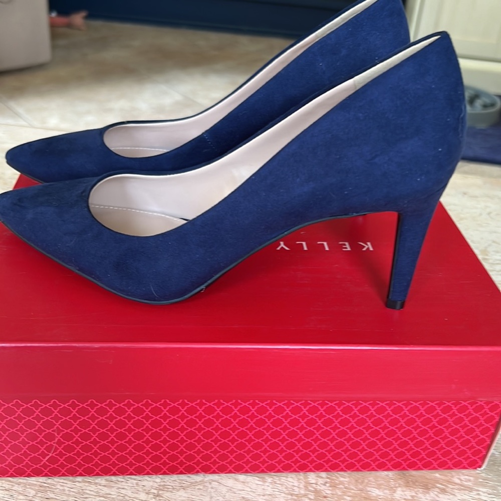 Shoes - Picture 4 of 6